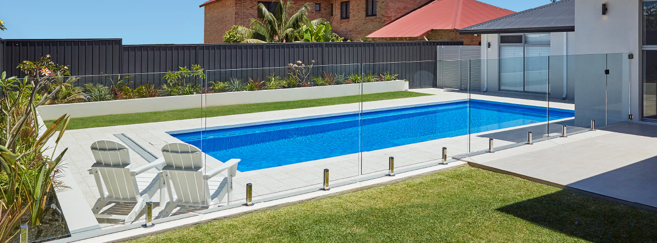 timber-vs-composite-decking-around-around-fibreglass-pools-blogimage1